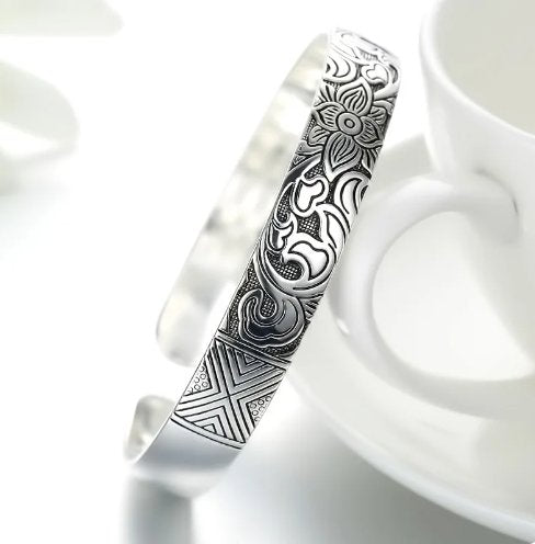 925 Sterling Silver Lucky Cuff Bracelet