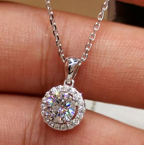 Elegant Round Zirconia Pendant Necklace for Women