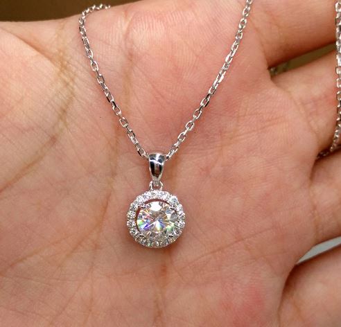 Elegant Round Zirconia Pendant Necklace for Women