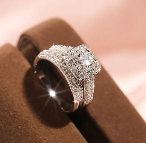 Sparkling Zircon Elegance: 925 Silver Women's Fashion Ring