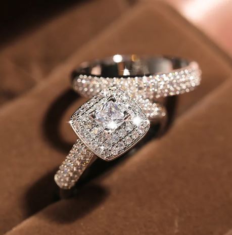 Sparkling Zircon Elegance: 925 Silver Women's Fashion Ring